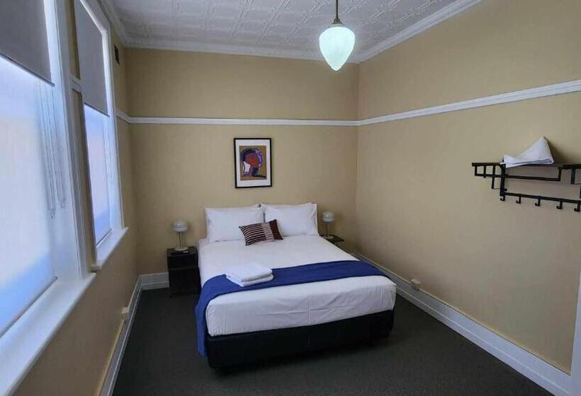 Отель Lambton Park