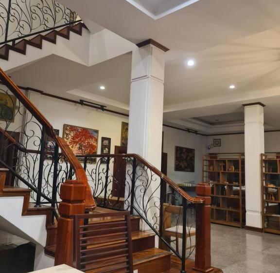 Vayakorninn Hotel โรงแรมไวยากรณ์อิน