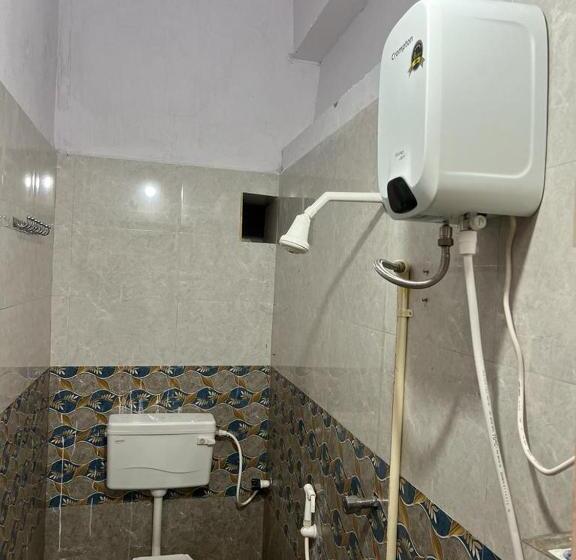 פנסיון Aditya Residency