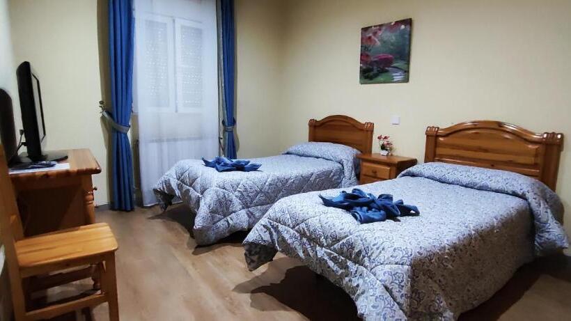 پانسیون Hostal Hotel El Chato