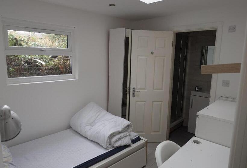 פנסיון The Old Guest House, Norbury Avenue