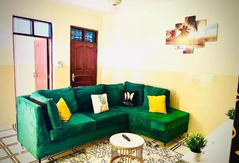 تختخواب و صبحانه Santos Bamburi Bnb