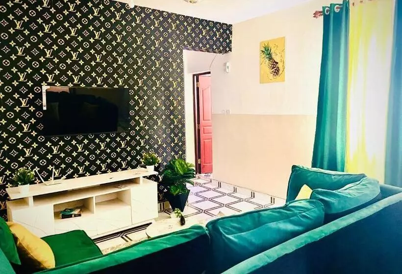 تختخواب و صبحانه Santos Bamburi Bnb