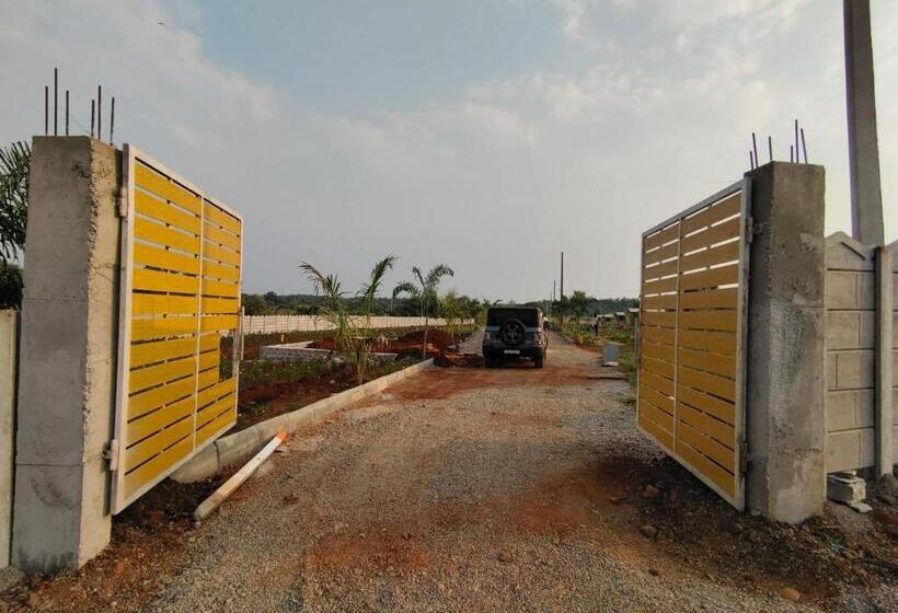 Hotel Live In Farm House