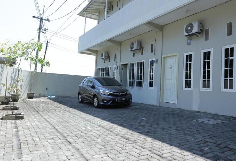 Hotel Oyo 93203 Kost Eksklusif Syariah