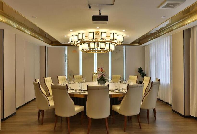 East Sacred Hotel Very Close To The Drum Tower And Nanluoguxiang Houhai Bar Very Close To The Bird