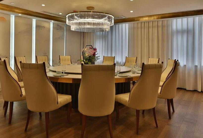 East Sacred Hotel Very Close To The Drum Tower And Nanluoguxiang Houhai Bar Very Close To The Bird