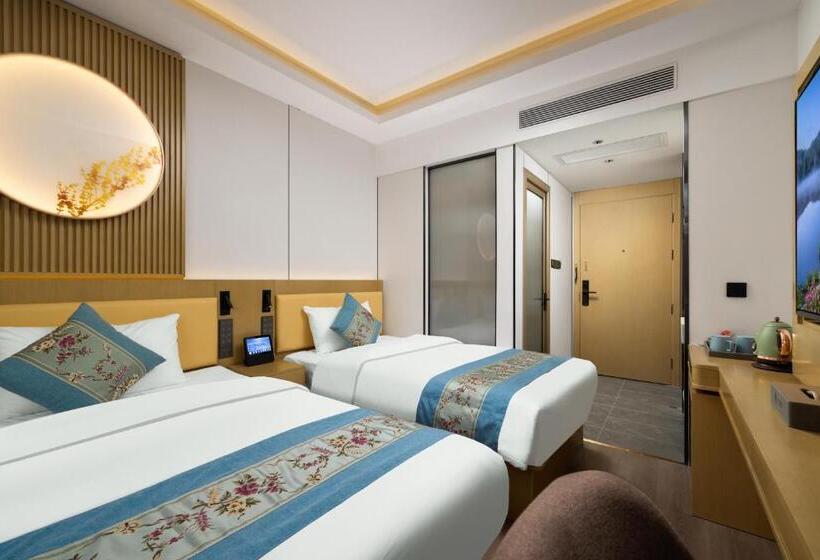 East Sacred Hotel Very Close To The Drum Tower And Nanluoguxiang Houhai Bar Very Close To The Bird