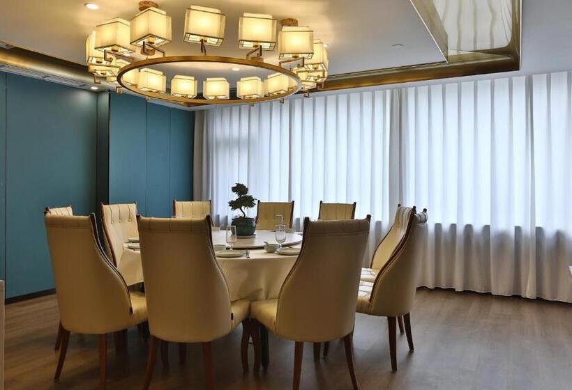 East Sacred Hotel Very Close To The Drum Tower And Nanluoguxiang Houhai Bar Very Close To The Bird