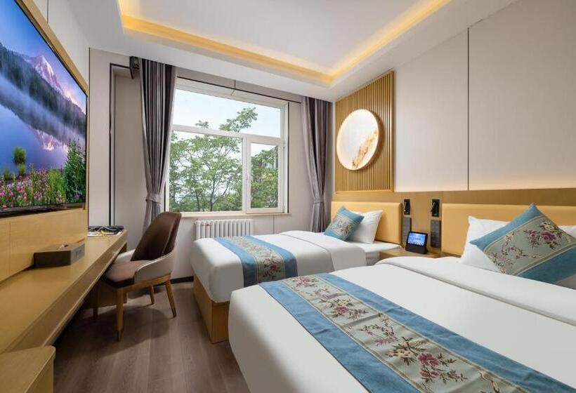 East Sacred Hotel Very Close To The Drum Tower And Nanluoguxiang Houhai Bar Very Close To The Bird