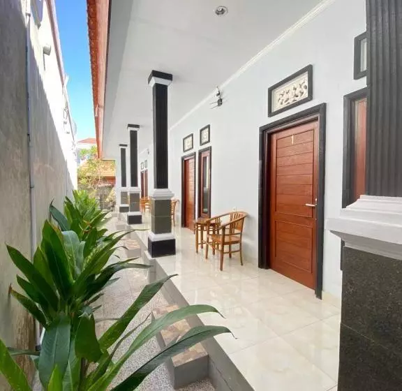 Majatalo Nyoman Guest House