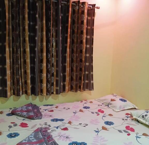 پانسیون Savitri Guest House