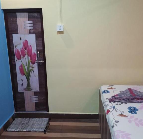 پانسیون Savitri Guest House