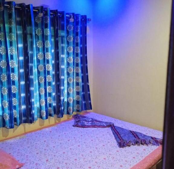 پانسیون Savitri Guest House