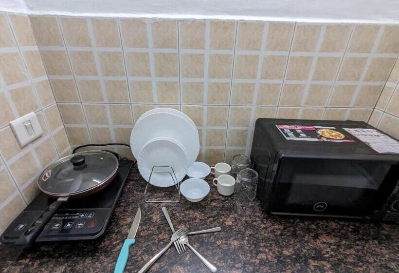 پانسیون The Crown S Studio