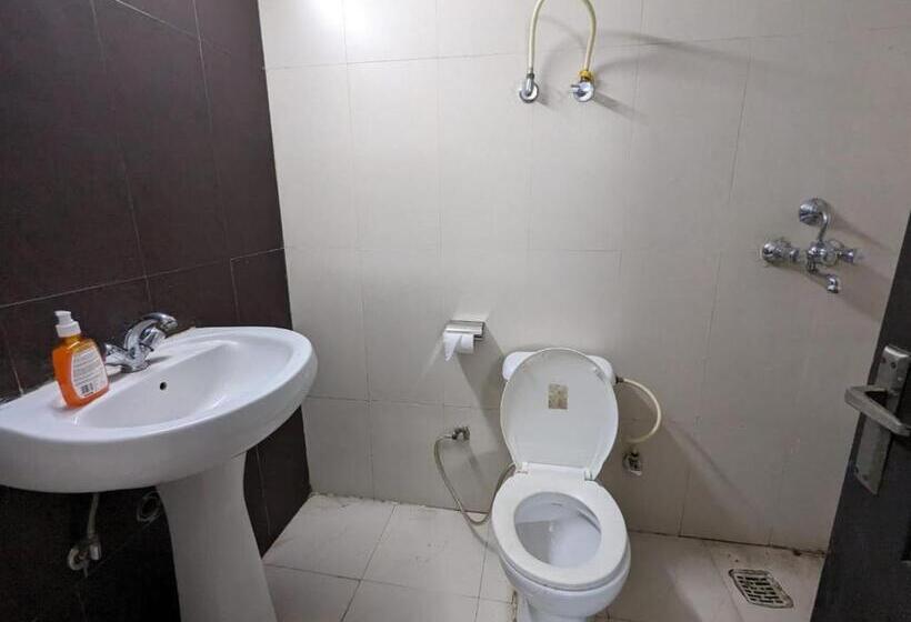 پانسیون The Crown S Studio