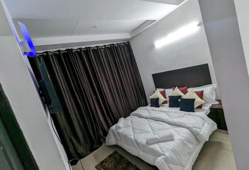 پانسیون The Crown S Studio