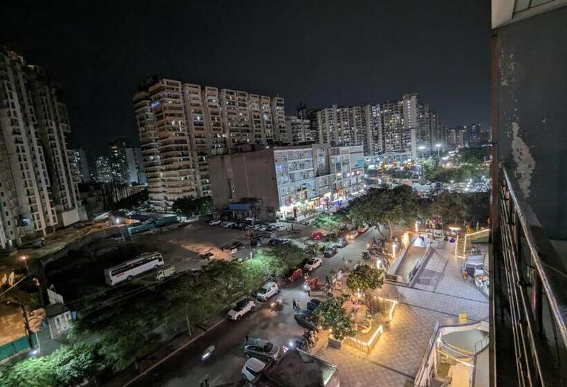 پانسیون The Crown S Studio