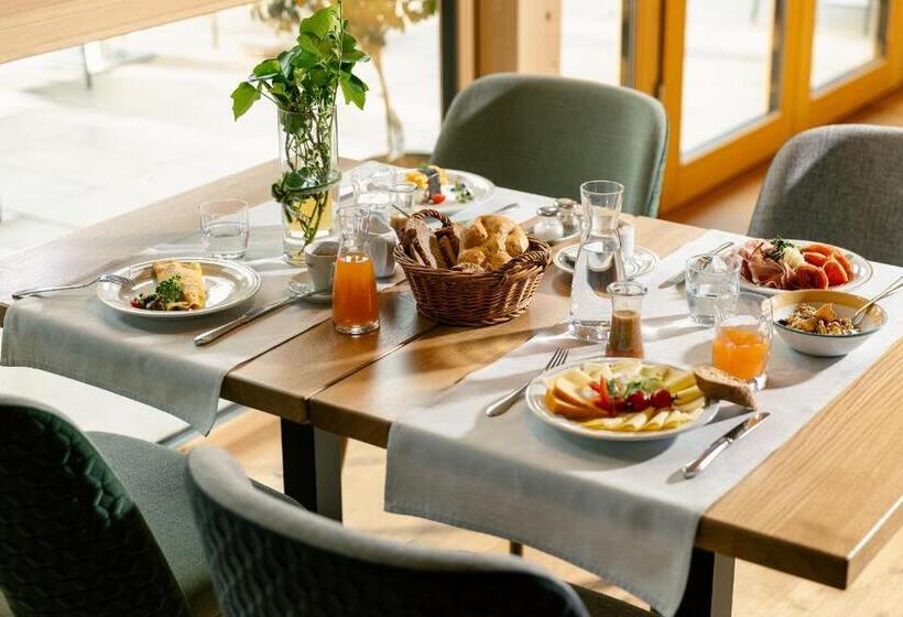 Evident Hotel Prägant