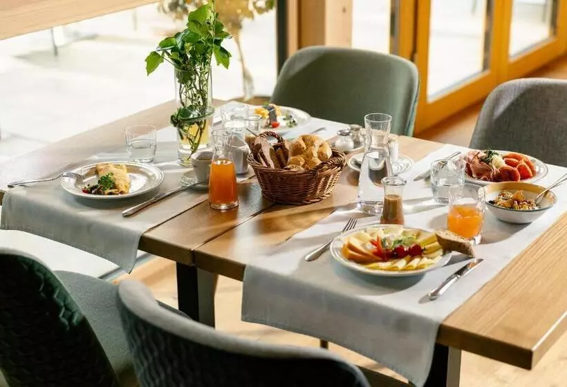 Evident Hotel Prägant