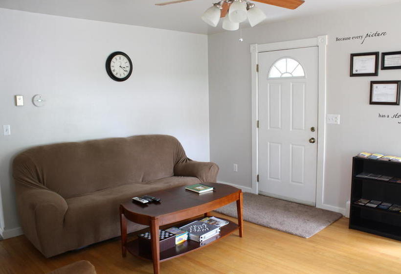 Hotel 9th Ave Hostel