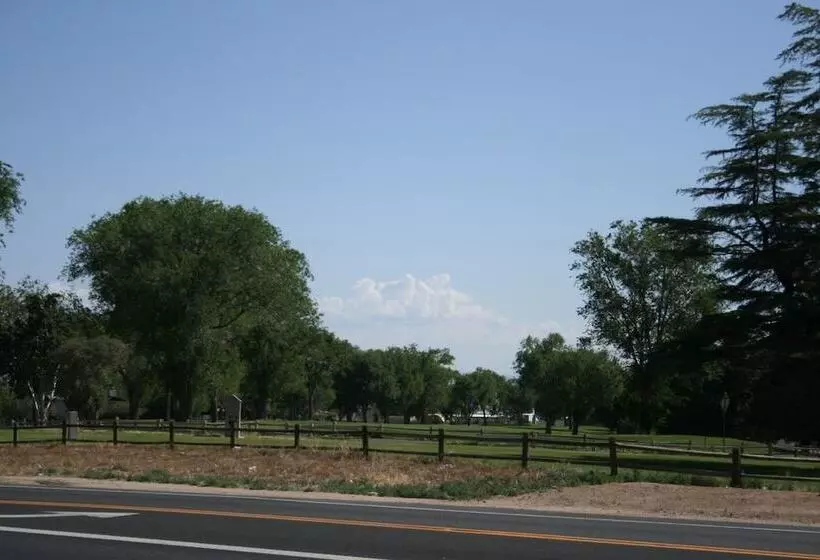 هتل Antelope Hills Inn