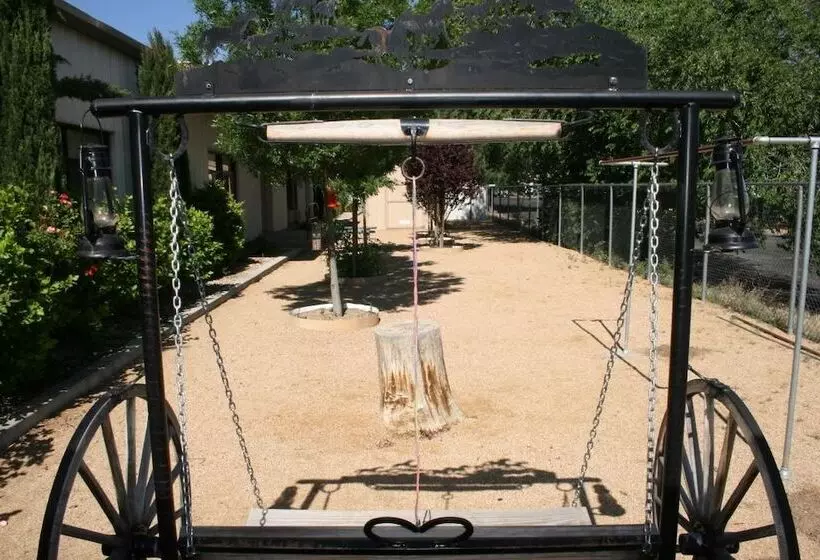 هتل Antelope Hills Inn