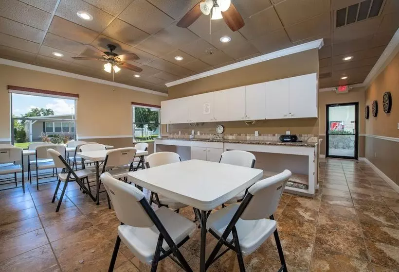ホテル Buttonwood Bay Rv Resort