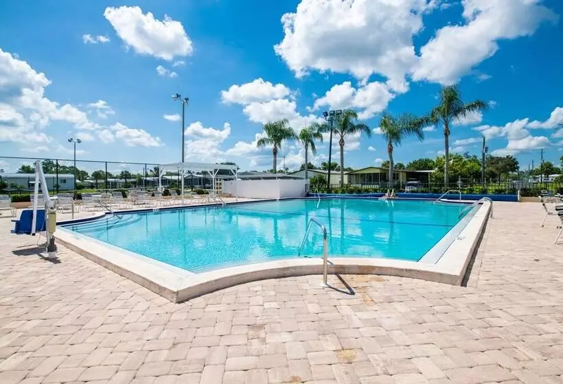ホテル Buttonwood Bay Rv Resort