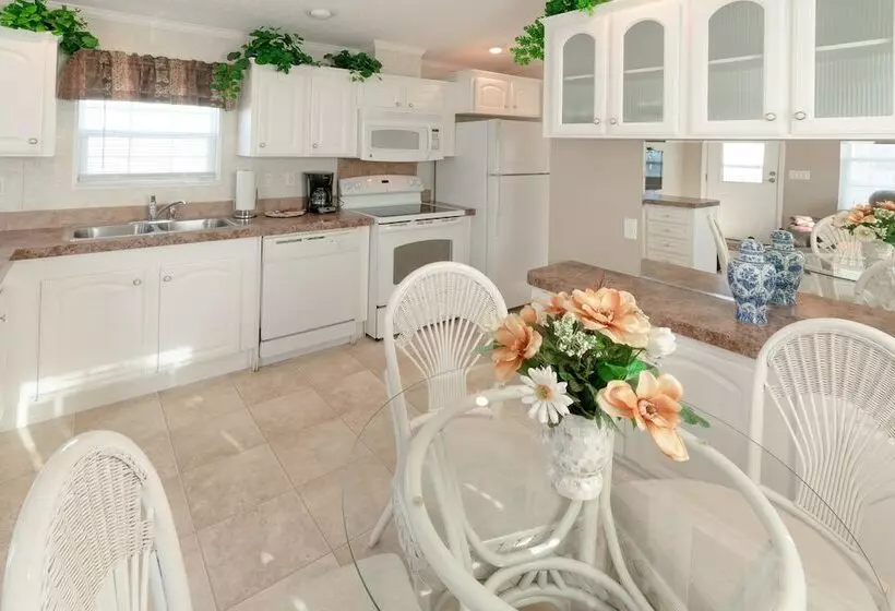 ホテル Buttonwood Bay Rv Resort