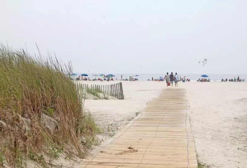 Hotelli Crystal Beach Motor Inn