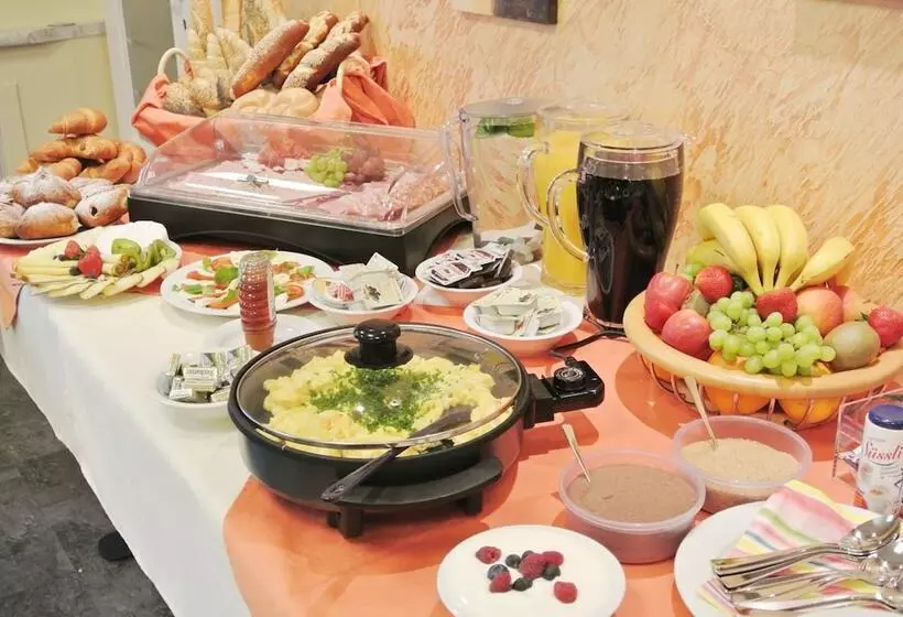ホテル Frühstückspension Paradiesgartl
