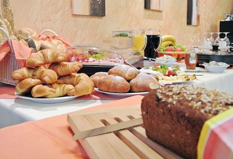 Отель Frühstückspension Paradiesgartl