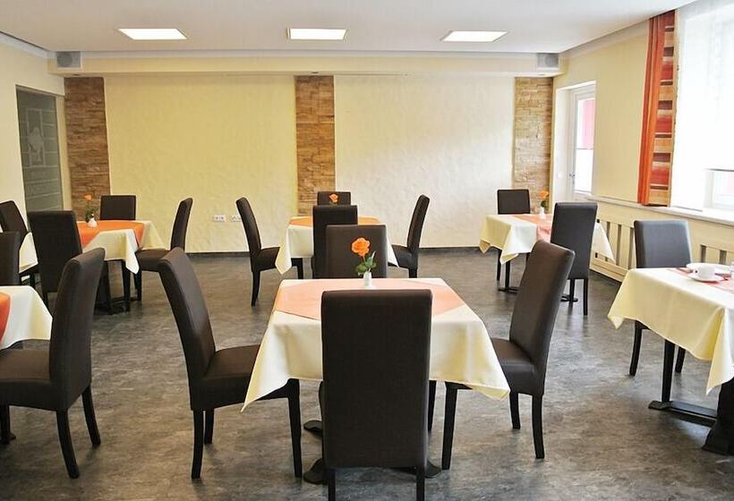 Отель Frühstückspension Paradiesgartl