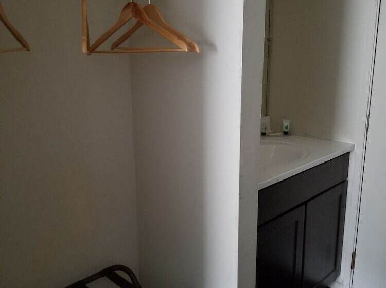 בית מלון כפרי Mainstay Inn