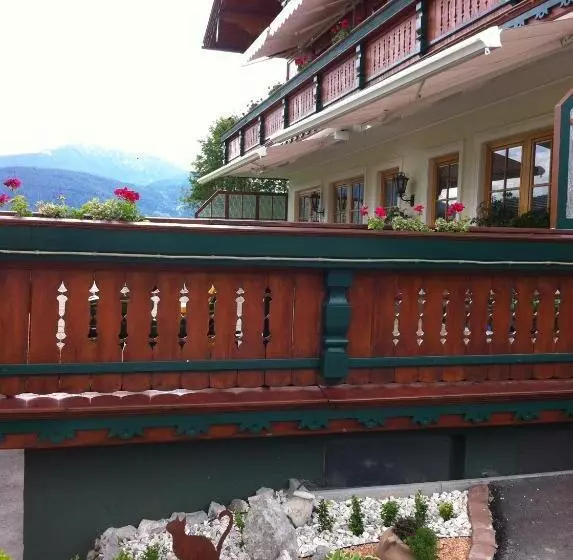 ホテル Pension Köberl