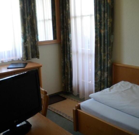 ホテル Pension Köberl