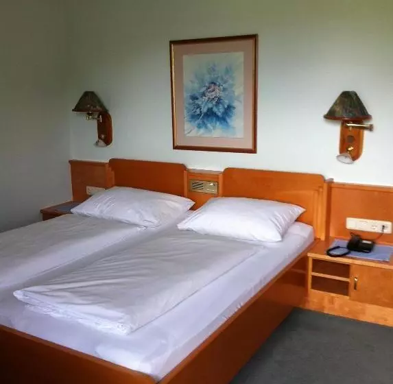 ホテル Pension Köberl