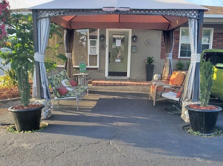 בית מלון כפרי Shamrock Cove Inn