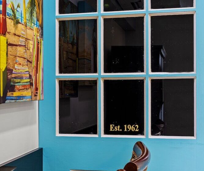 Отель Sun Dek Beach House