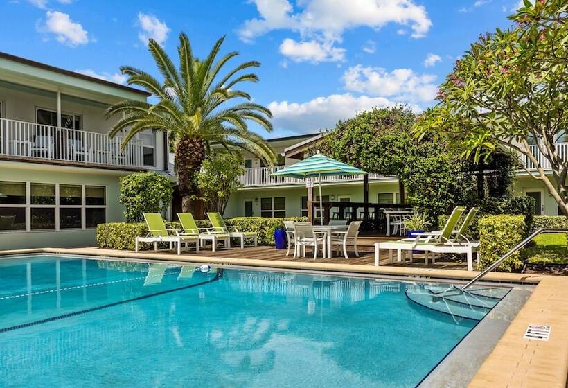 Отель Sun Dek Beach House