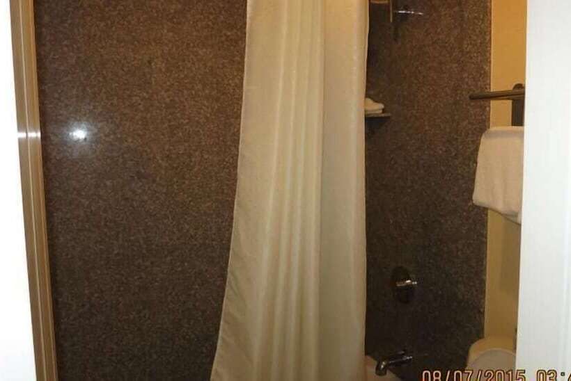 فندق Taylor Village Inn And Suites