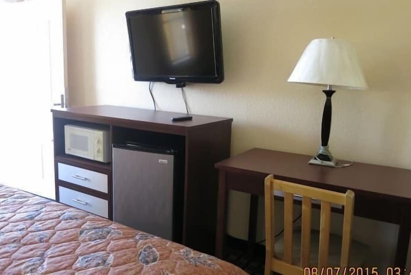 فندق Taylor Village Inn And Suites