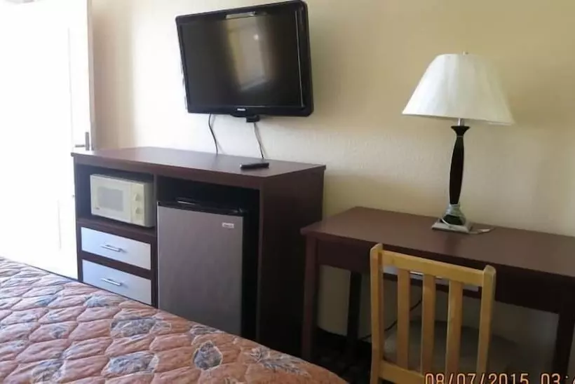 ホテル Taylor Village Inn And Suites