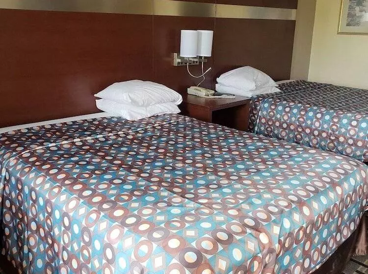 ホテル Taylor Village Inn And Suites