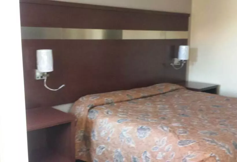 ホテル Taylor Village Inn And Suites