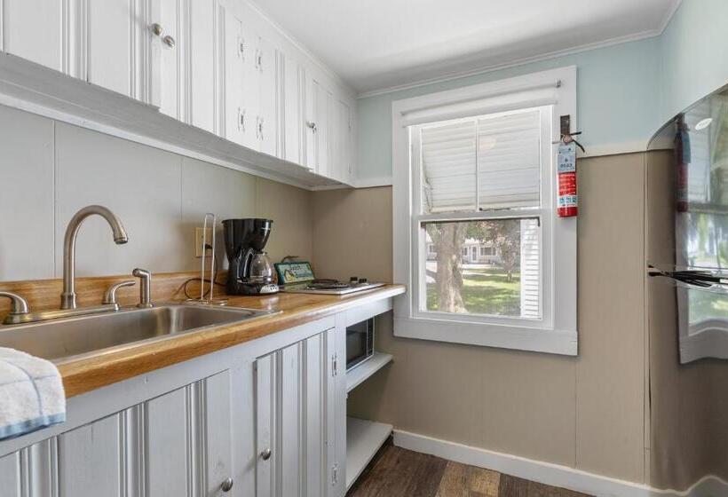 فندق The Beaches Guest Rooms And Cottages