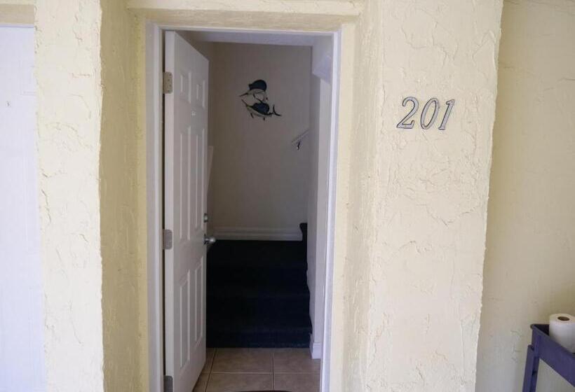 בית מלון כפרי The Sea Spray Resort