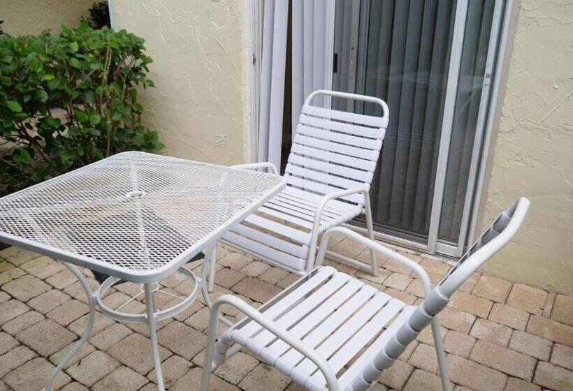 בית מלון כפרי The Sea Spray Resort