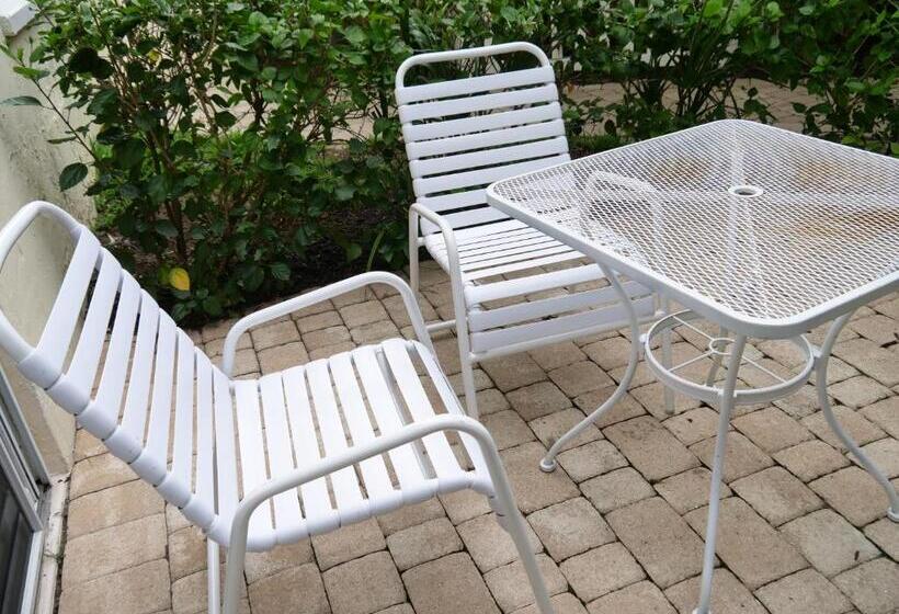 בית מלון כפרי The Sea Spray Resort